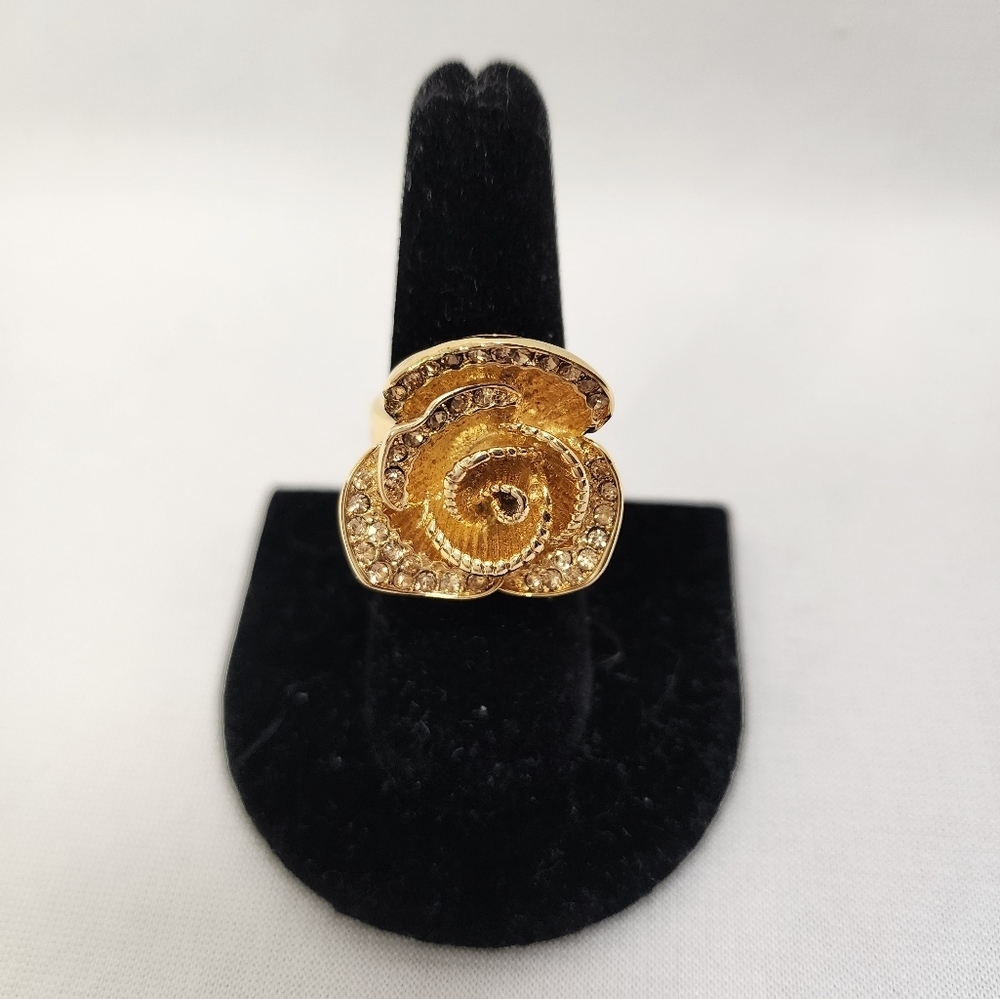 City Rox Golde Floral Ring with Sparkle